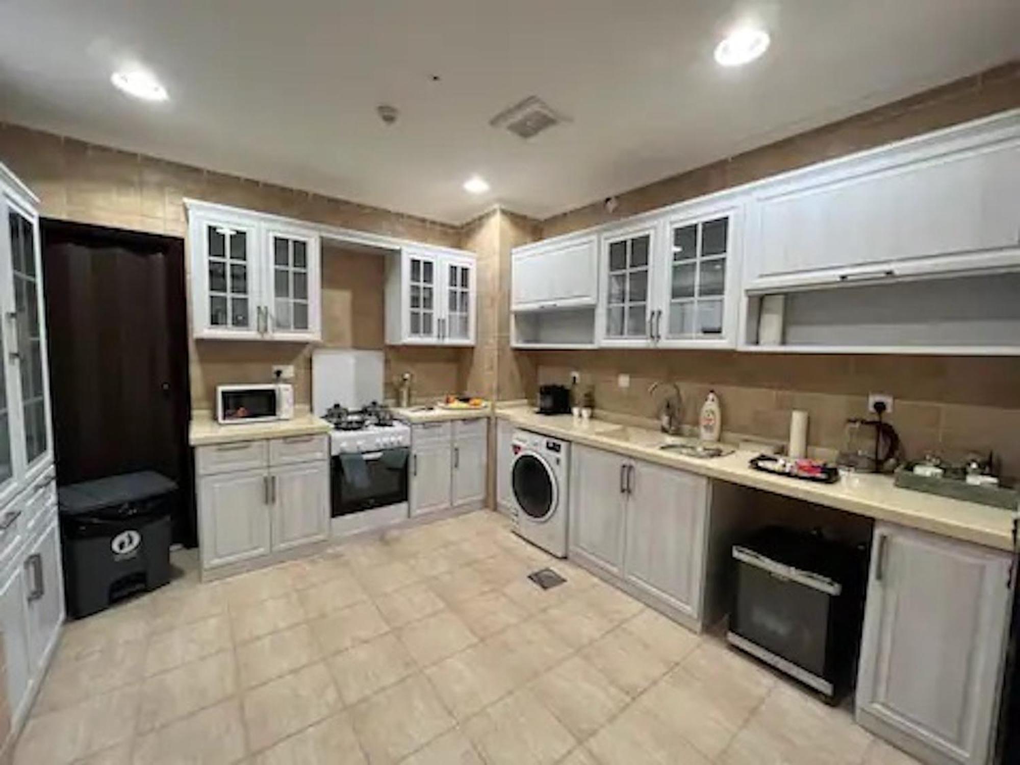 Apartment Luxurious Partial Sea View *