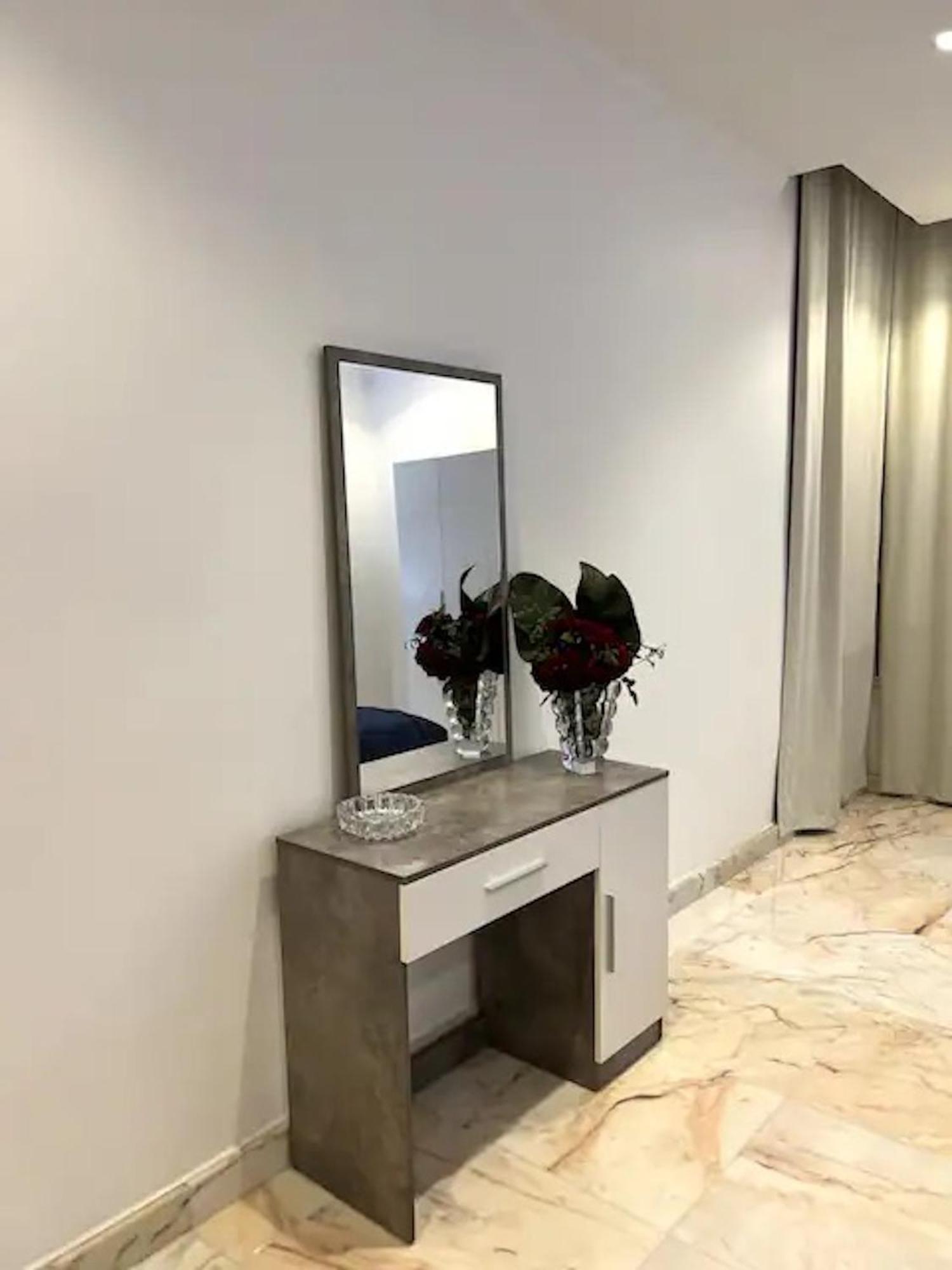 Apartment Luxurious Partial Sea View *
