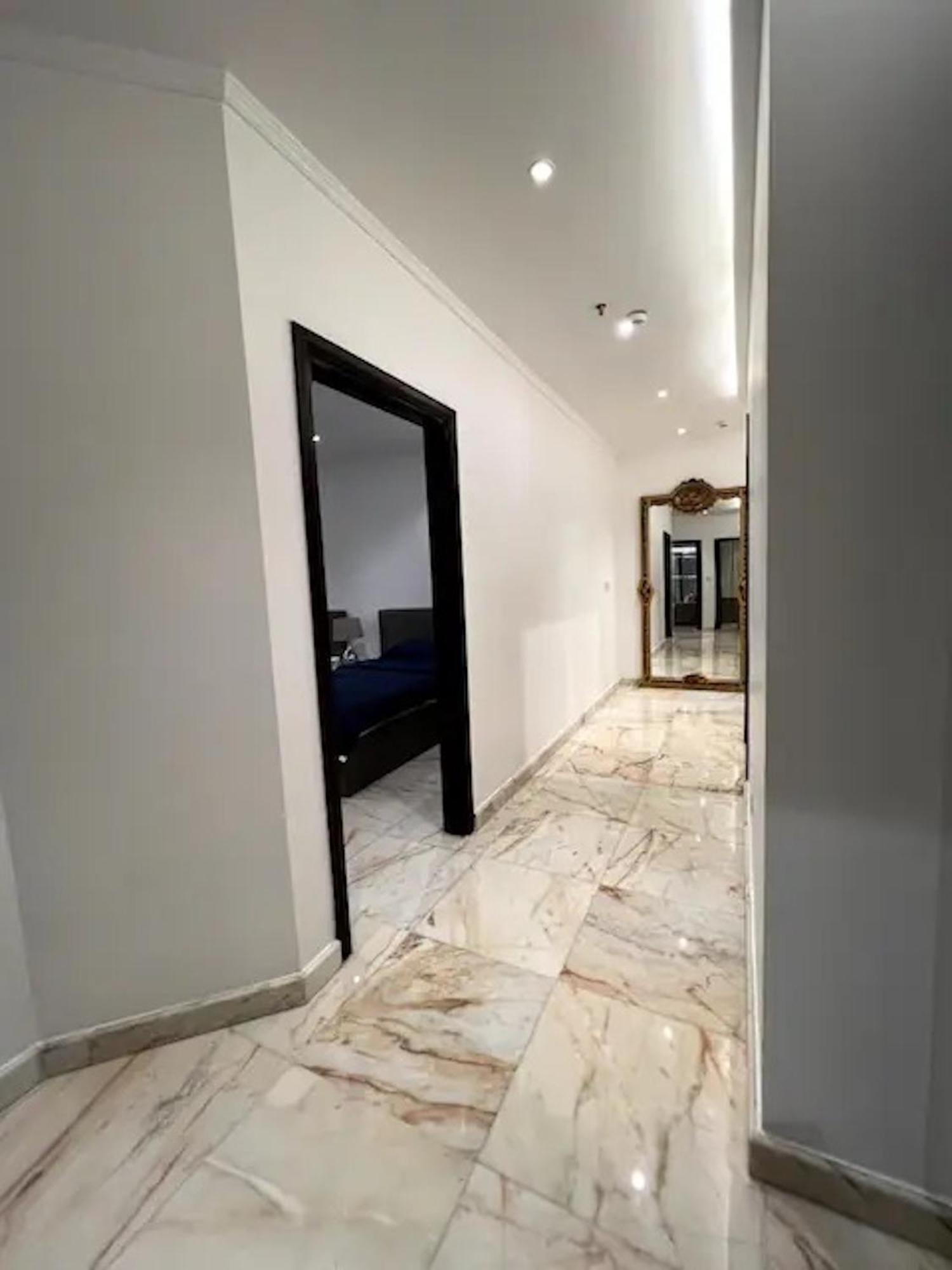 Luxurious Partial Sea View *
